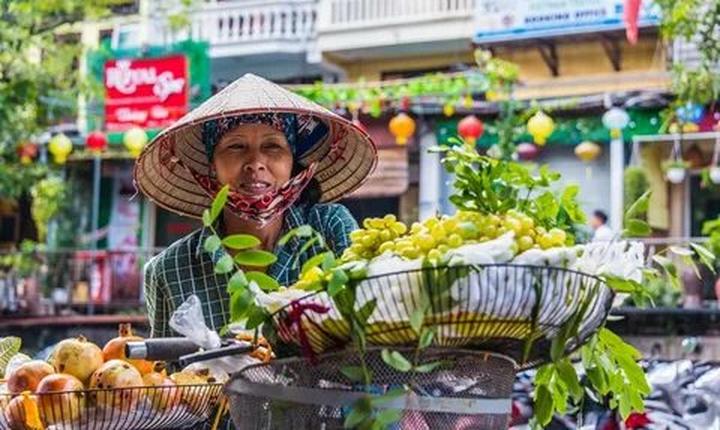 Hotspot Matrix: Biến Phương Oanh diện set đồ 50 thành cơ hội marketing đột phá