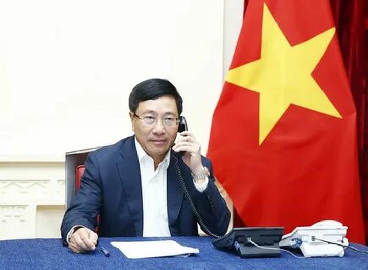 Quần dáng cong đang gây sốt với thiết kế độc đáo và tính ứng dụng cao, giúp tạo hiệu